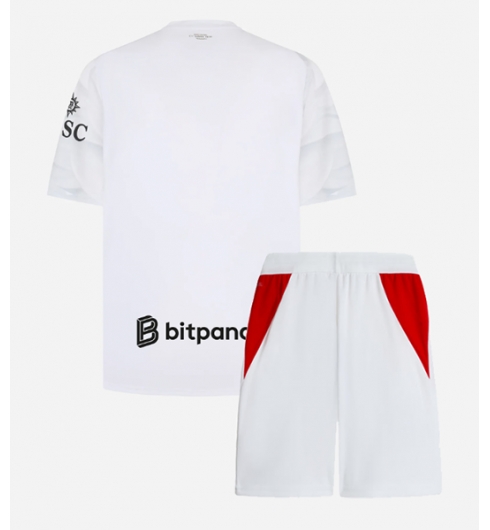 Köp Matchtröja Barn AC Milan Bortatröja 2026-27 Vit Fotbollsställ med Shorts på kopafotbollsset.com 2 Köpa Matchtröja Barn AC Milan Bortatröja 2026-27 Vit Fotbollsställ med Shorts på nätet 2