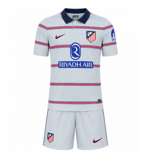 Köp Fotbollströja Barn Atletico Madrid Tredje Tröja 2026-27 vit Fotbollskläder på kopafotbollsset.com Köpa Fotbollströja Barn Atletico Madrid Tredje Tröja 2026-27 vit Fotbollskläder på nätet