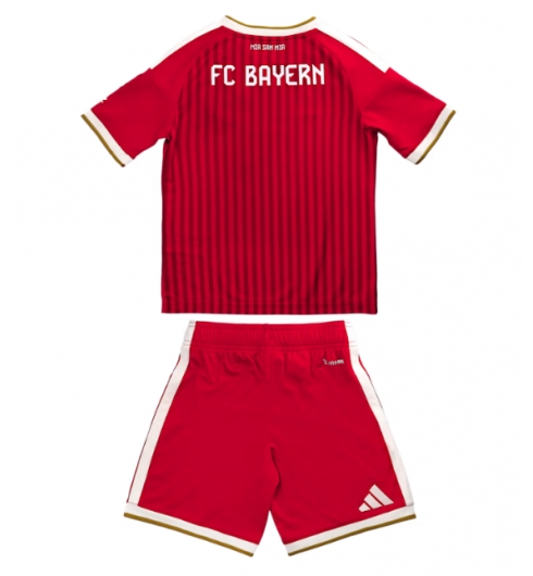 Köp Bayern Munich Hemmatröja 2026-27 röd Fotbollsset Barn med Shorts på kopafotbollsset.com 2 Köpa Bayern Munich Hemmatröja 2026-27 röd Fotbollsset Barn med Shorts på nätet 2