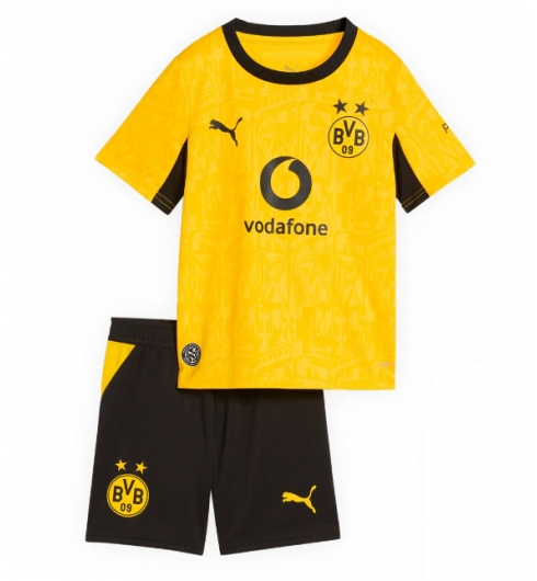 Köp Barn Borussia Dortmund Hemmatröja 2026-27 fotbollskläder med shorts på kopafotbollsset.com Köpa Barn Borussia Dortmund Hemmatröja 2026-27 fotbollskläder med shorts på nätet