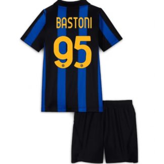 Köpa  Barn Inter Milan Alessandro Bastoni #95 Hemmatröja 2026-27 komplett set med tröja och shorts  på nätet
