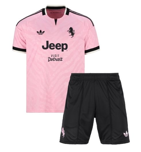 Köp Fotbollsset Barn billiga Juventus Bortatröja 2026-27 rosa och svart på kopafotbollsset.com Köpa Fotbollsset Barn billiga Juventus Bortatröja 2026-27 rosa och svart på nätet