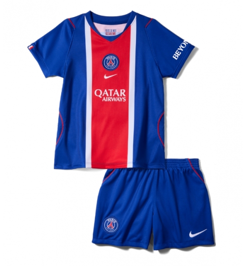 Köp Paris Saint-Germain PSG Hemmatröja Barn 2026-27 blå Fotbollsset med Shorts på kopafotbollsset.com Köpa Paris Saint-Germain PSG Hemmatröja Barn 2026-27 blå Fotbollsset med Shorts på nätet