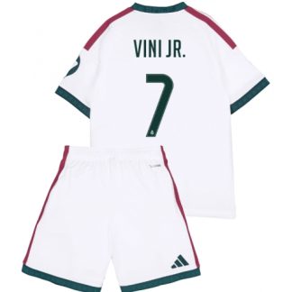 Köp Fotbollströjor Real Madrid Vinicius Junior #7 Hemmatröja 2026-27 Barn Kortärmad + Korta byxor på kopafotbollsset.com Köpa Fotbollströjor Real Madrid Vinicius Junior #7 Hemmatröja 2026-27 Barn Kortärmad + Korta byxor på nätet