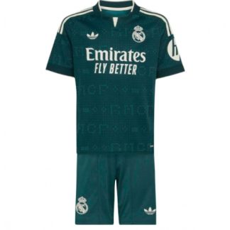 Köp Billiga Real Madrid barn Bortatröja 2026-27 Mini-Kit fotbollskläder med shorts på kopafotbollsset.com Köpa Billiga Real Madrid barn Bortatröja 2026-27 Mini-Kit fotbollskläder med shorts på nätet