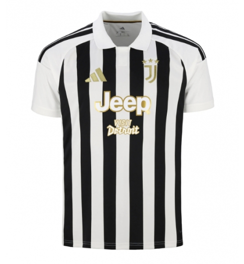 Köp Juventus Hemmatröja Herr 2026-27 vit och svart Fotbollströja Kortärmad på kopafotbollsset.com Köpa Juventus Hemmatröja Herr 2026-27 vit och svart Fotbollströja Kortärmad på nätet
